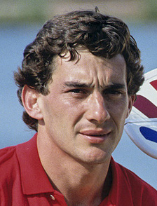 Retrato de Ayrton Senna de frente, de hombros hacia arriba