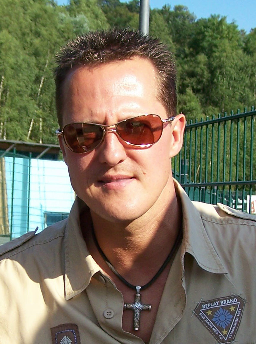 Retrato de Michael Schumacher de frente, de hombros hacia arriba